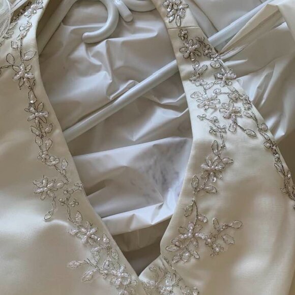 Alfred Angelo - ivory halter neck bridal gown and veil - Size 20W (USA/Canada) 2 - Picture 13 of 14